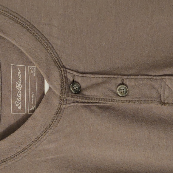 1 for $15, 2 for $25, 3 for $30 - Eddie Bauer long sleeve Henley - green - Picture 2 of 3